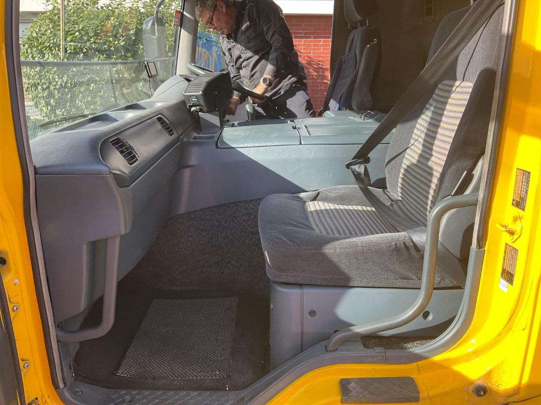 Photo '28' of Mitsubishi Fuso FS517 Curtainsider