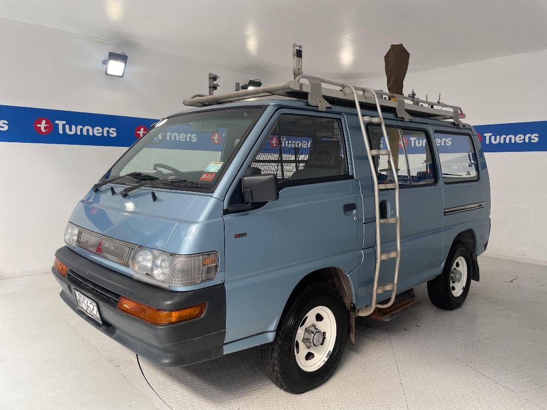 Photo '4' of Mitsubishi L300