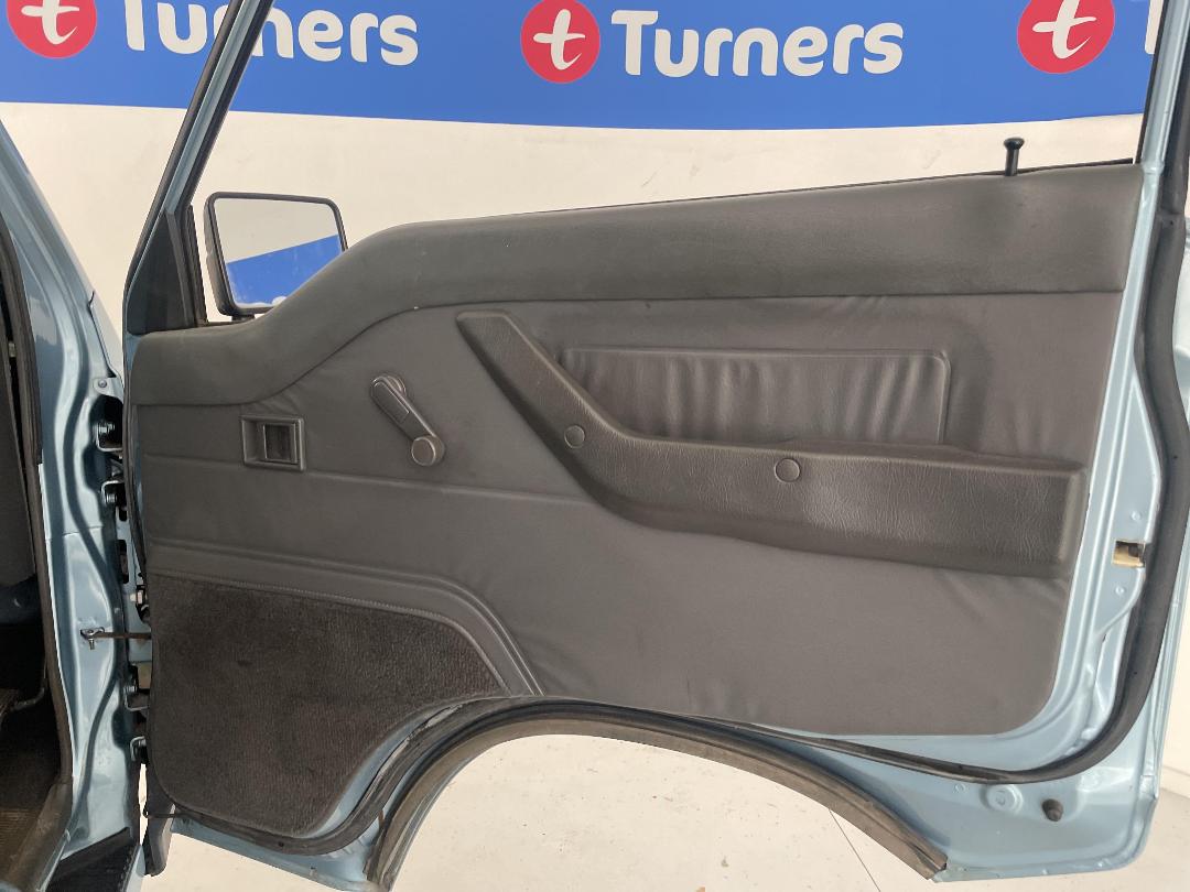 Photo '15' of Mitsubishi L300