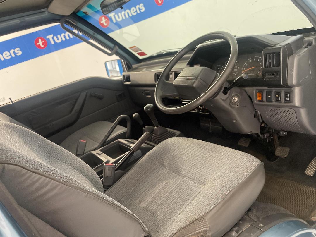 Photo '16' of Mitsubishi L300