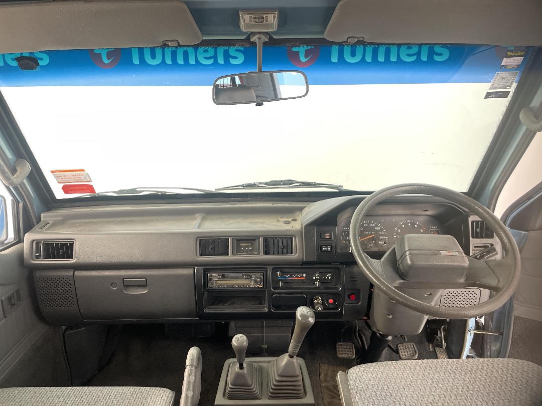 Photo '17' of Mitsubishi L300