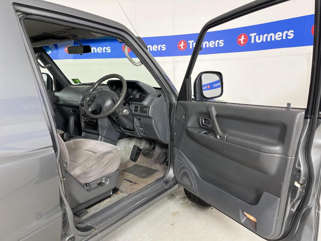 Photo '13' of Mitsubishi Pajero GDI Photo '13' of Mitsubishi Pajero GDI