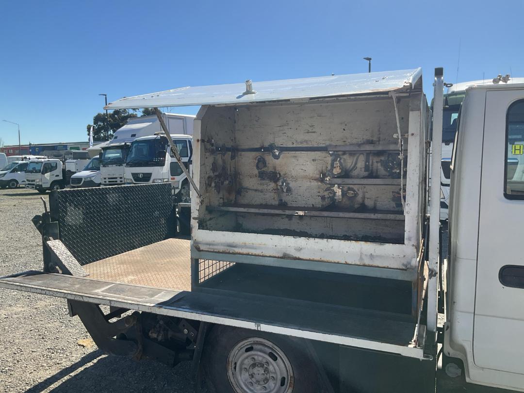 Photo '30' of Nissan Atlas AKR66 CREW CAB Flat Deck