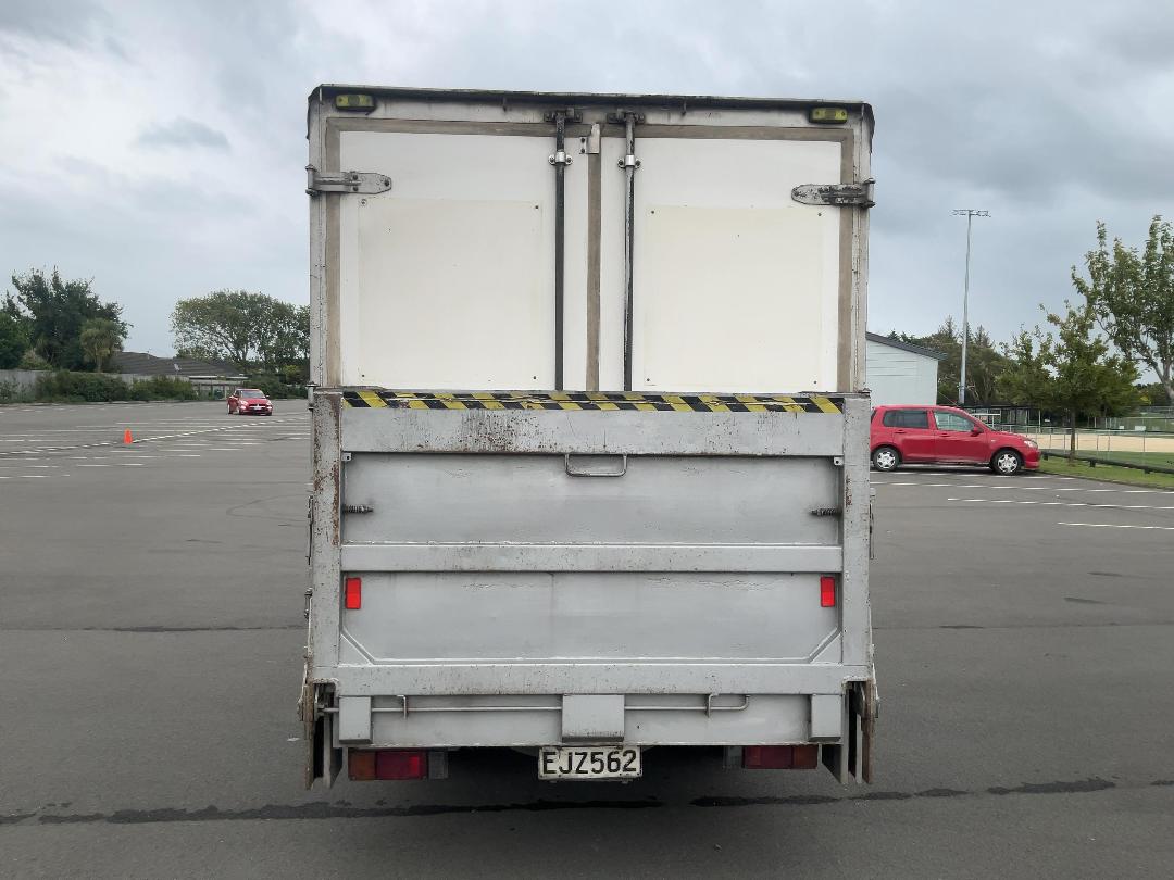 Photo '5' of Nissan Atlas Box Body