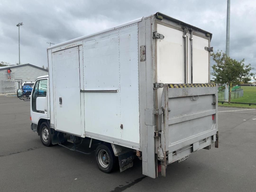 Photo '6' of Nissan Atlas Box Body