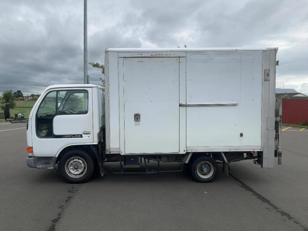 Photo '7' of Nissan Atlas Box Body