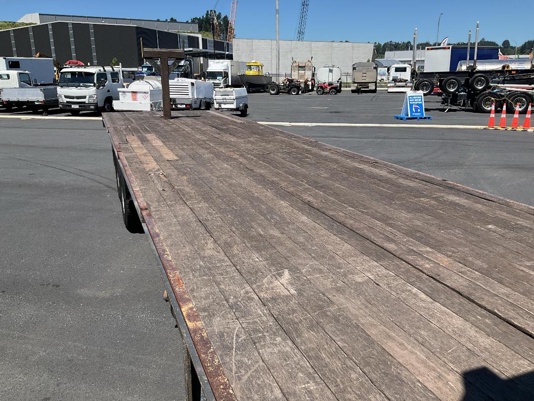 Photo '13' of Nissan DIESEL CG52 8X4 Flat Deck