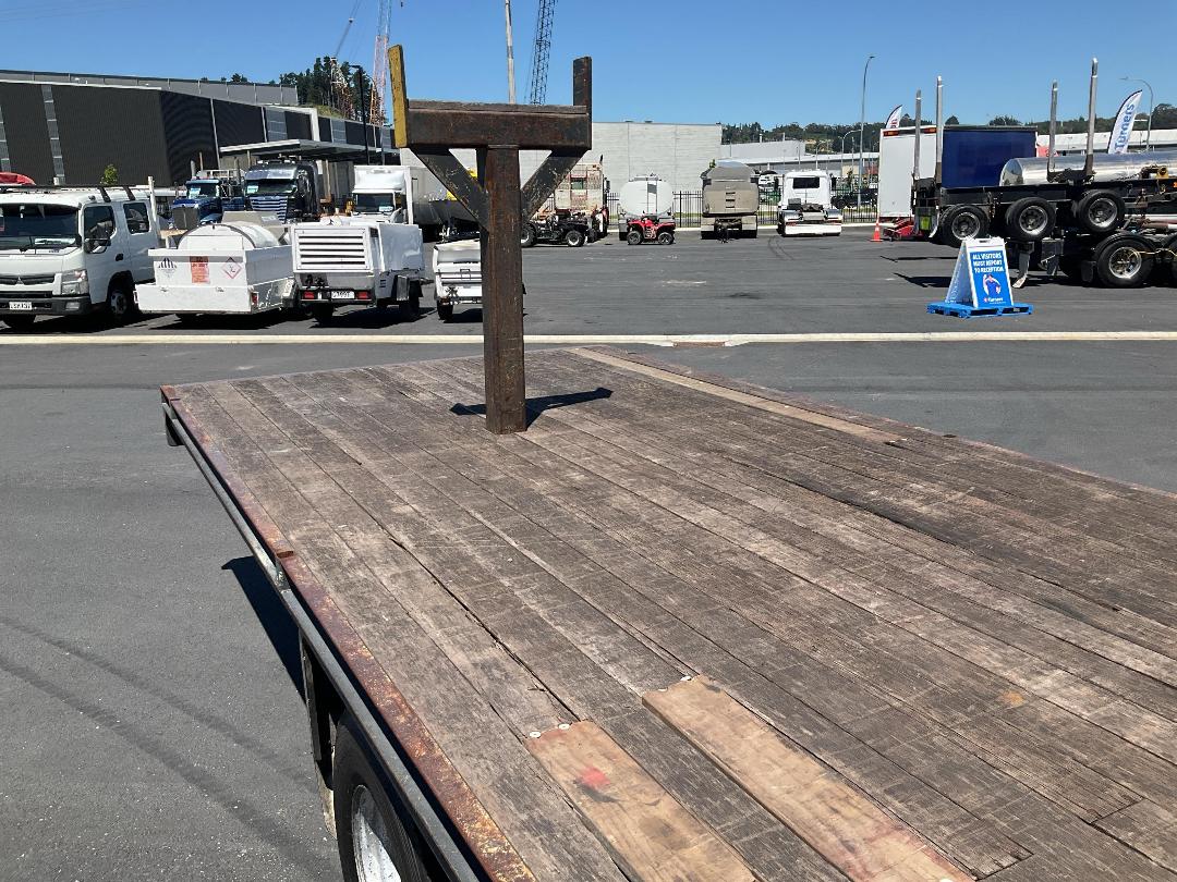 Photo '15' of Nissan DIESEL CG52 8X4 Flat Deck