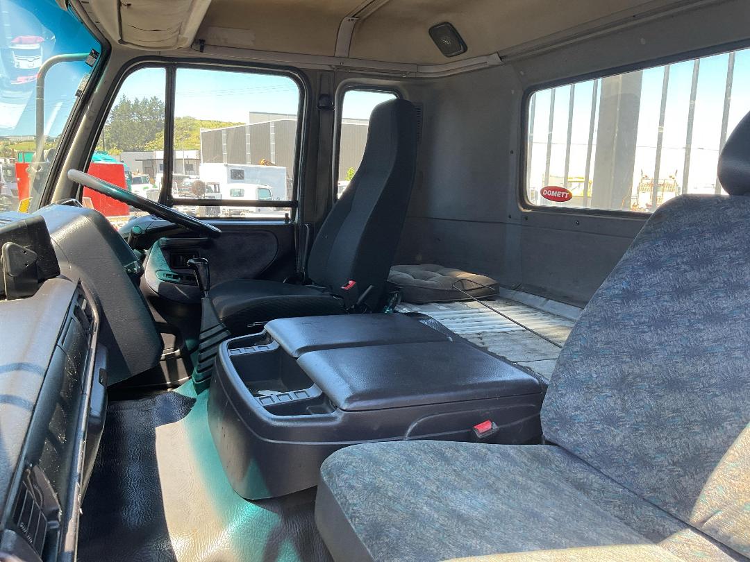 Photo '12' of Nissan DIESEL CG52 8X4 Flat Deck