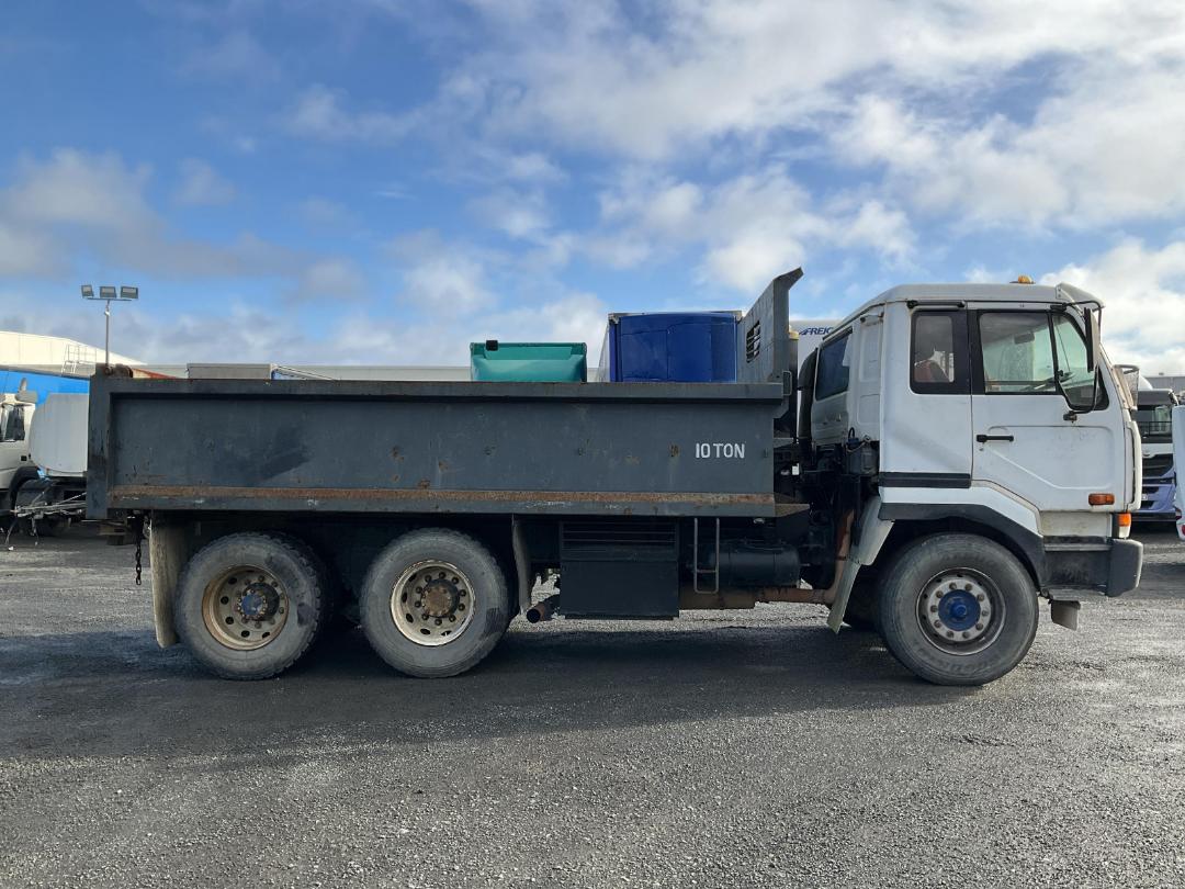 Photo '3' of Nissan Diesel CW380 MIKADO SWB 6X4 Tipper