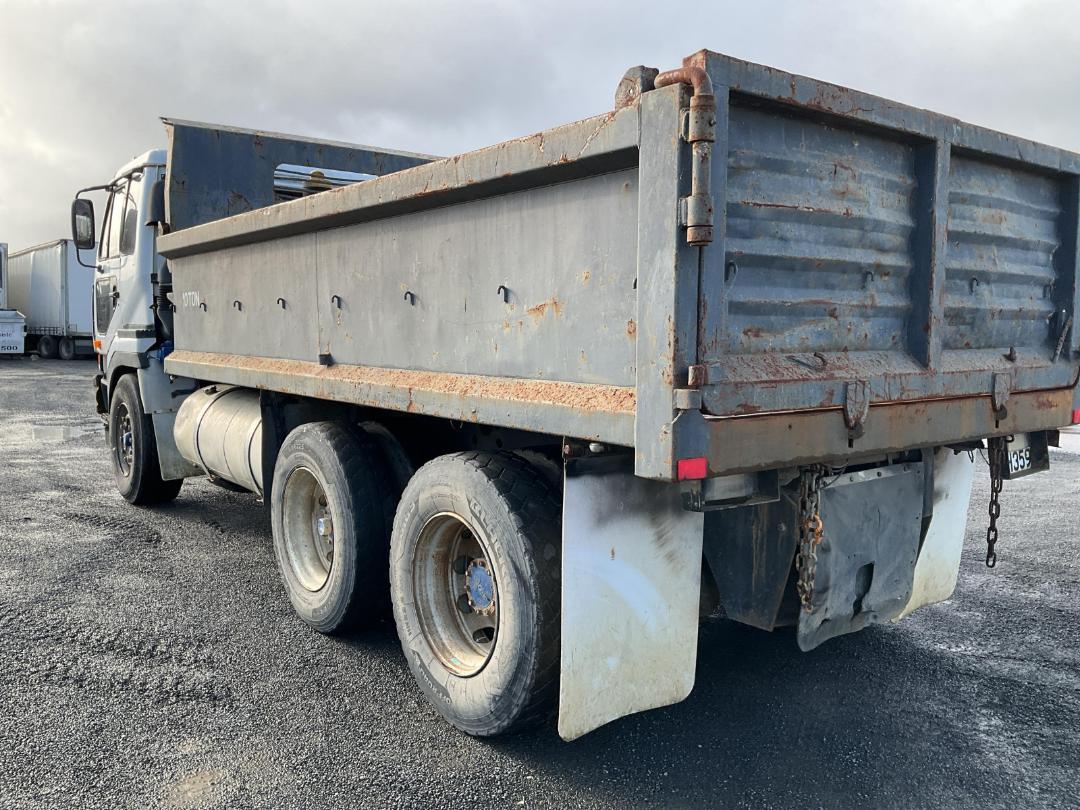 Photo '6' of Nissan Diesel CW380 MIKADO SWB 6X4 Tipper