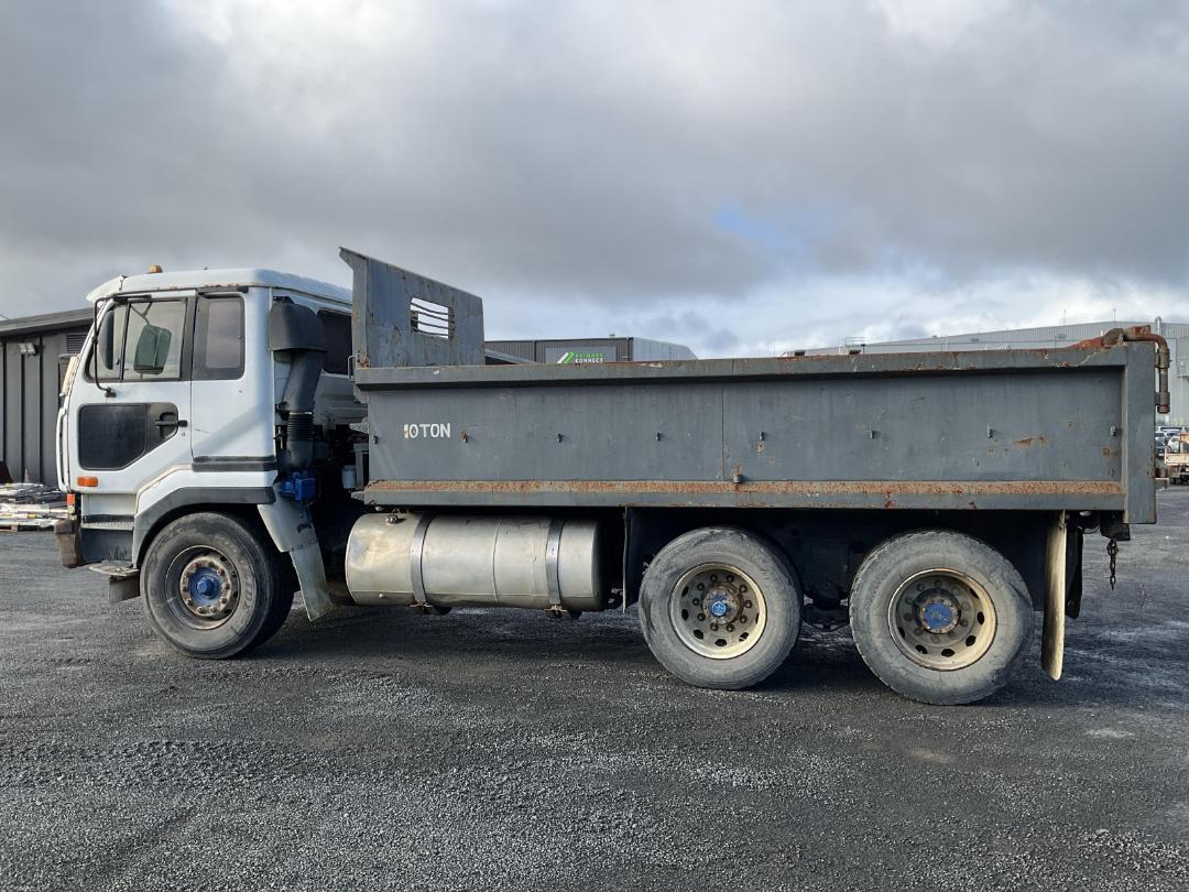 Photo '7' of Nissan Diesel CW380 MIKADO SWB 6X4 Tipper