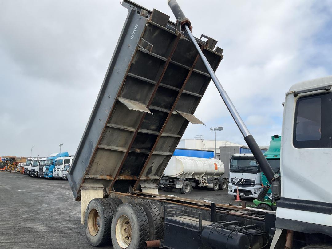 Photo '21' of Nissan Diesel CW380 MIKADO SWB 6X4 Tipper