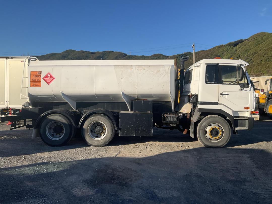 Photo '3' of Nissan Diesel CW380 Tanker Photo '3' of Nissan Diesel CW380 Tanker