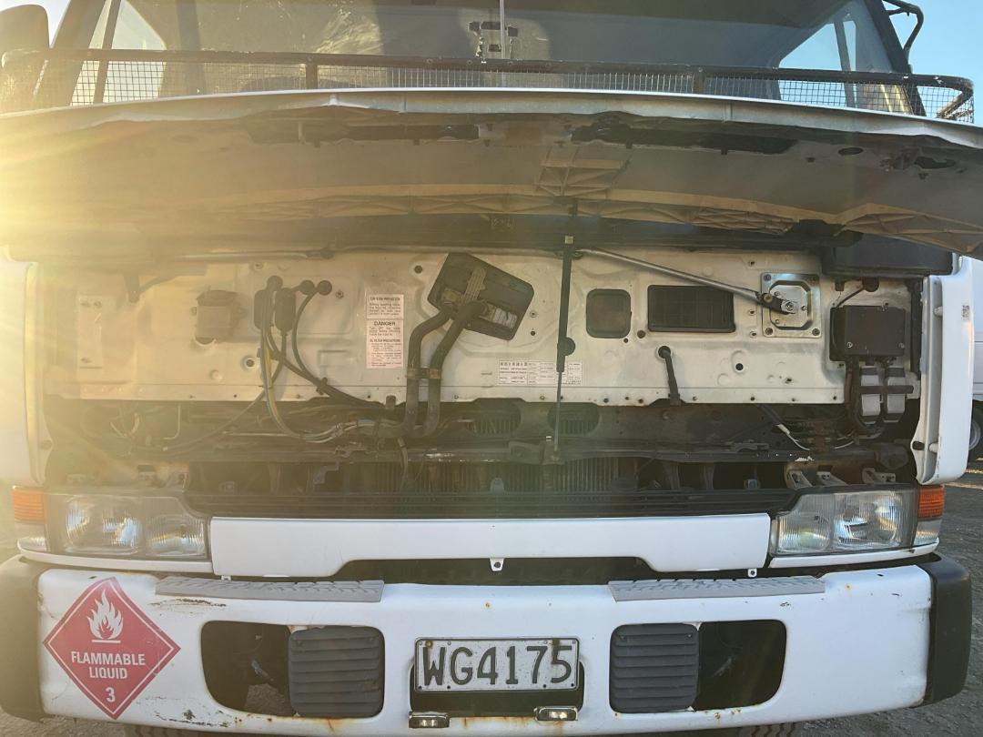 Photo '22' of Nissan Diesel CW380 Tanker Photo '22' of Nissan Diesel CW380 Tanker