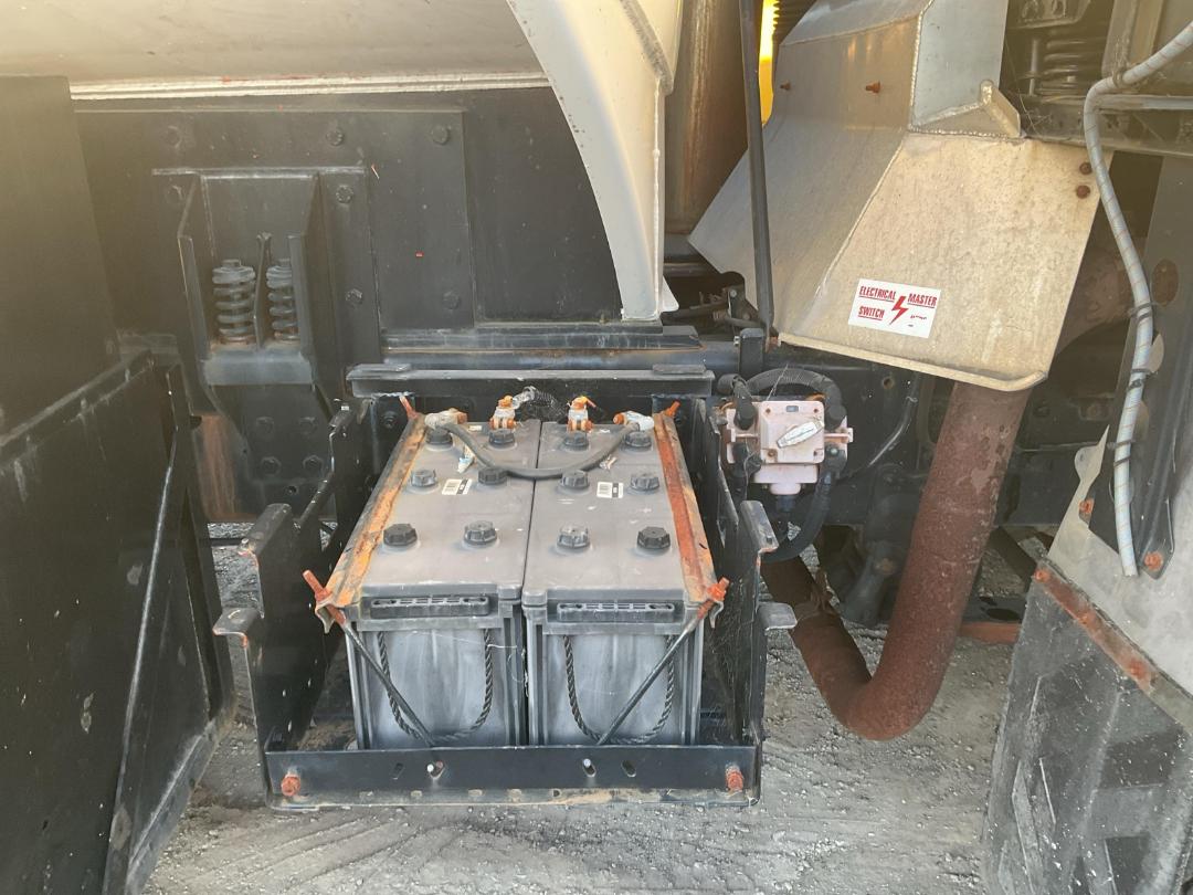 Photo '32' of Nissan Diesel CW380 Tanker Photo '32' of Nissan Diesel CW380 Tanker