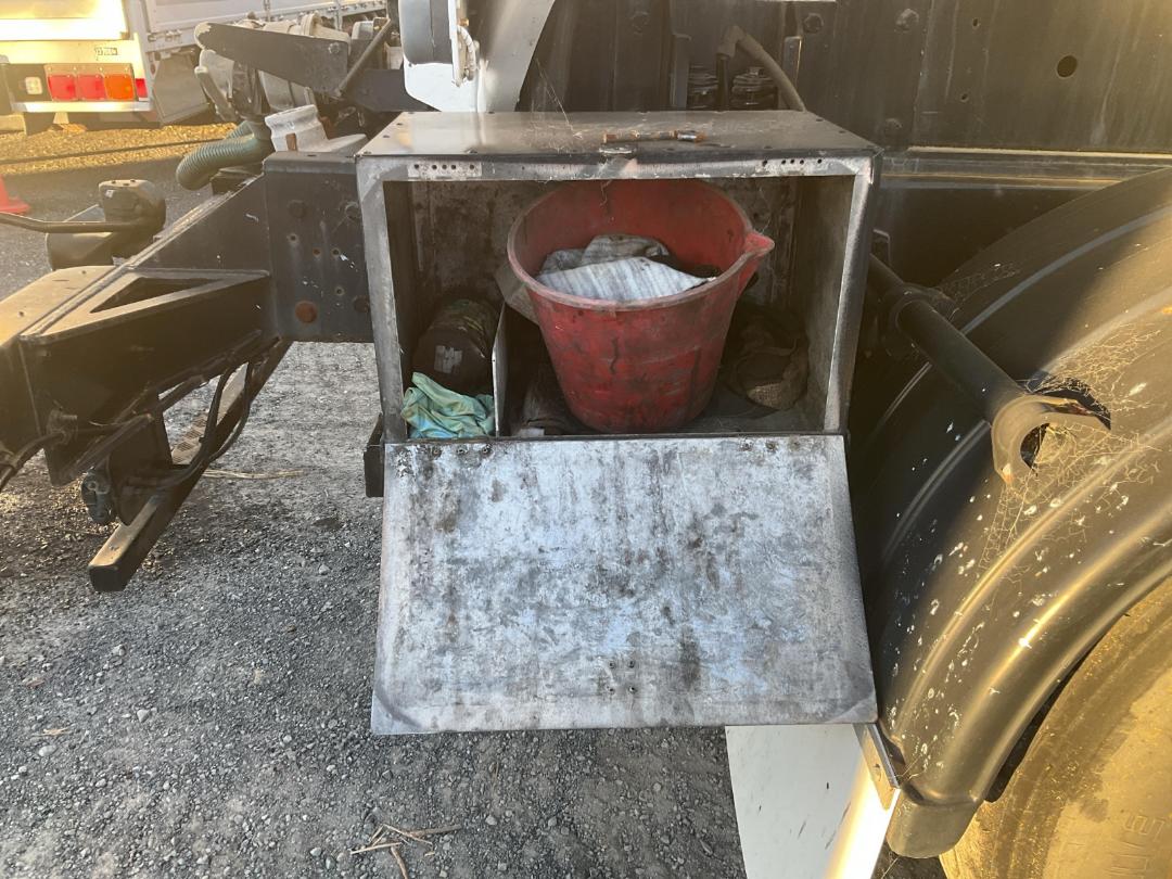 Photo '34' of Nissan Diesel CW380 Tanker Photo '34' of Nissan Diesel CW380 Tanker