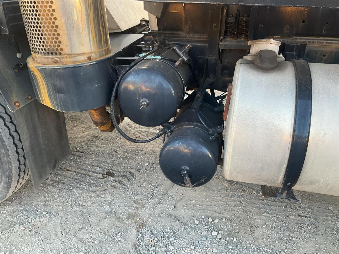 Photo '41' of Nissan Diesel CW380 Tanker Photo '41' of Nissan Diesel CW380 Tanker