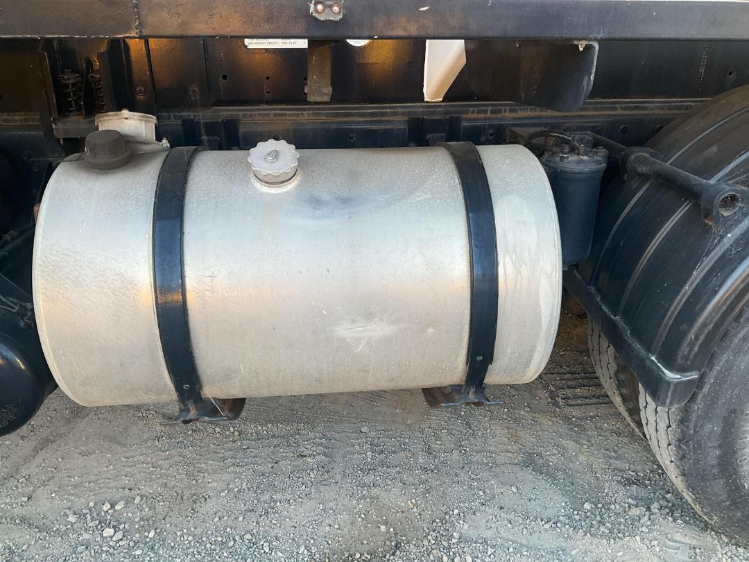 Photo '40' of Nissan Diesel CW380 Tanker Photo '40' of Nissan Diesel CW380 Tanker