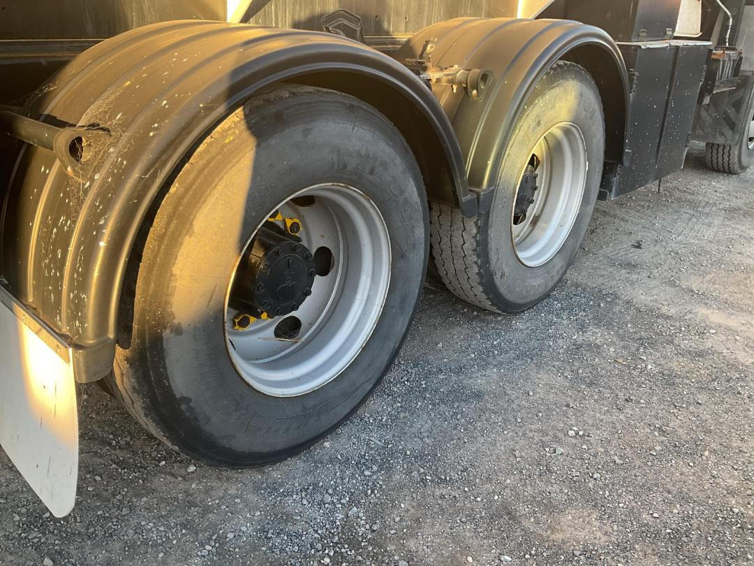 Photo '50' of Nissan Diesel CW380 Tanker Photo '50' of Nissan Diesel CW380 Tanker