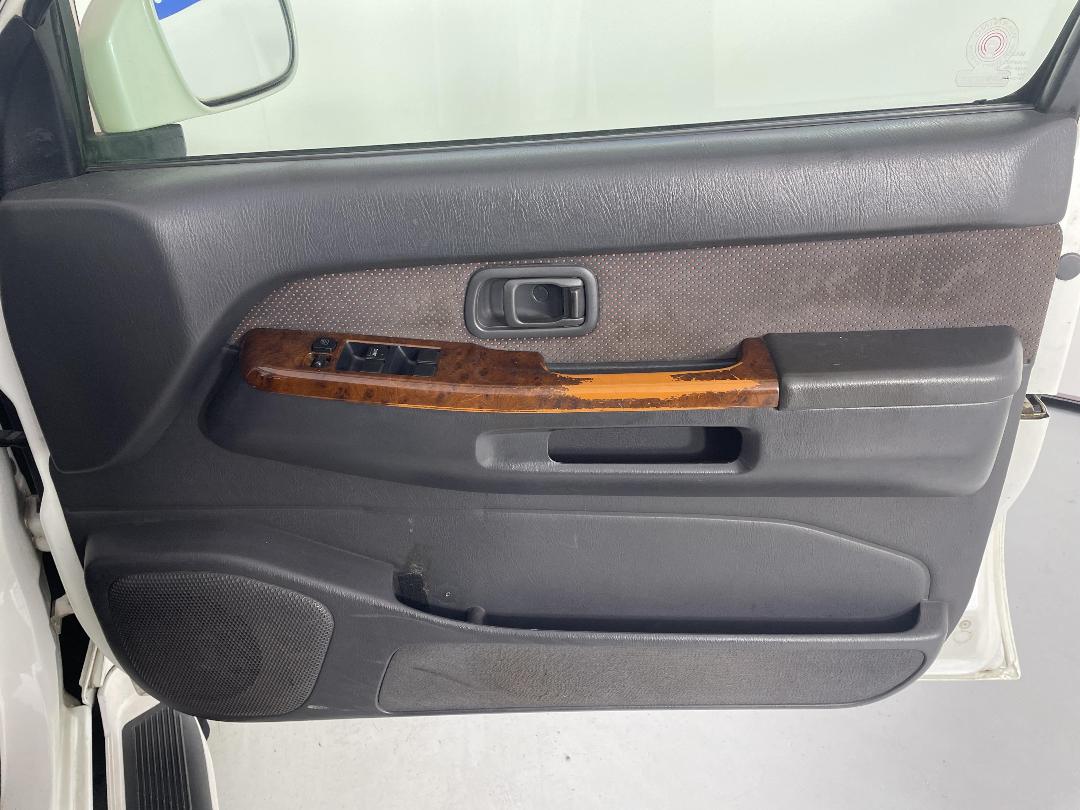 Photo '15' of Nissan Terrano Photo '15' of Nissan Terrano