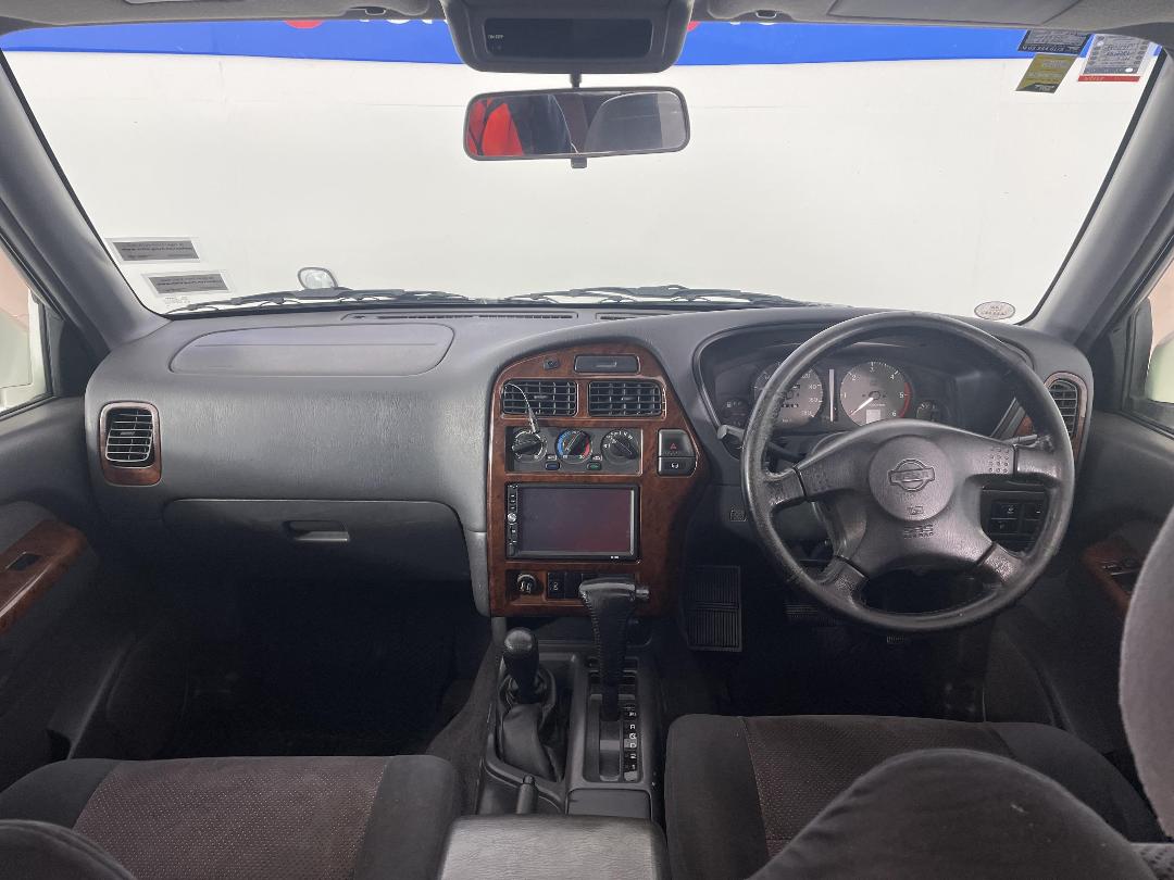 Photo '17' of Nissan Terrano Photo '17' of Nissan Terrano