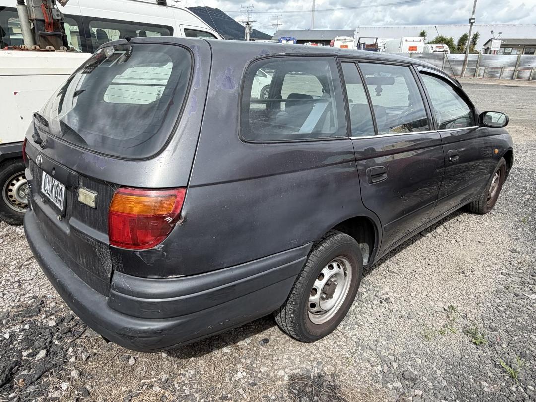 Photo '5' of Toyota Caldina UX Photo '5' of Toyota Caldina UX