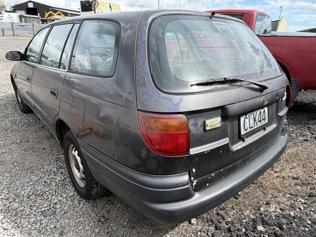 Photo '4' of Toyota Caldina UX Photo '4' of Toyota Caldina UX