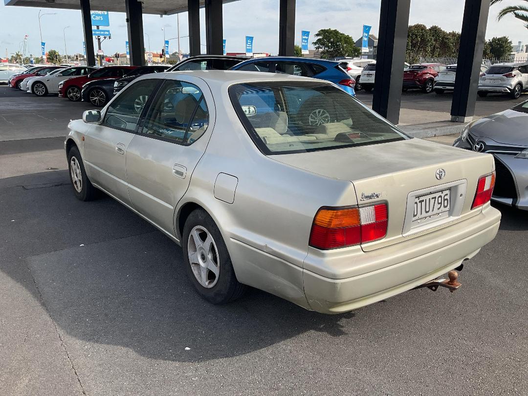 Photo '4' of Toyota Camry Lumiere