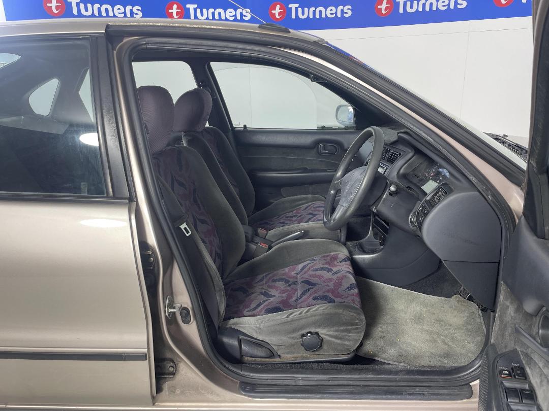 Photo '16' of Toyota Corolla