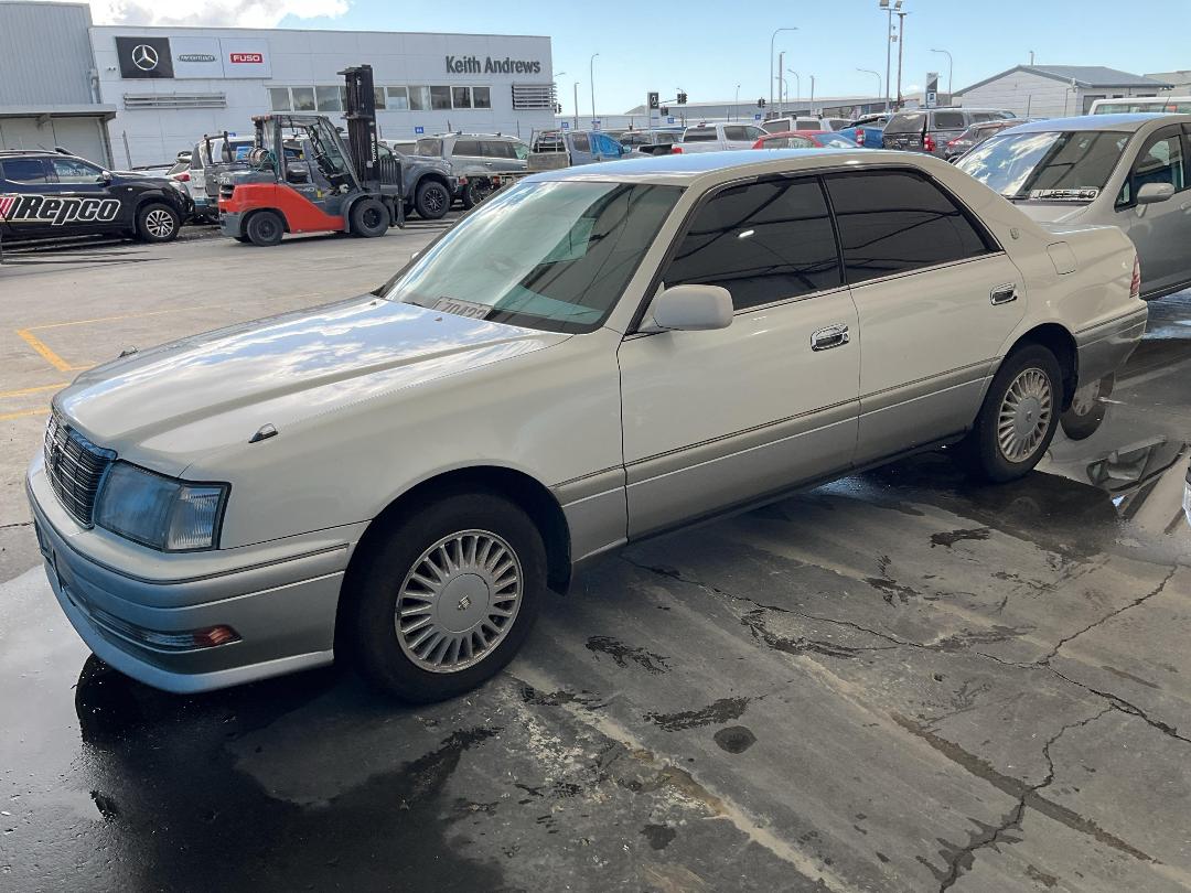 Photo '6' of Toyota Crown Royal Saloon