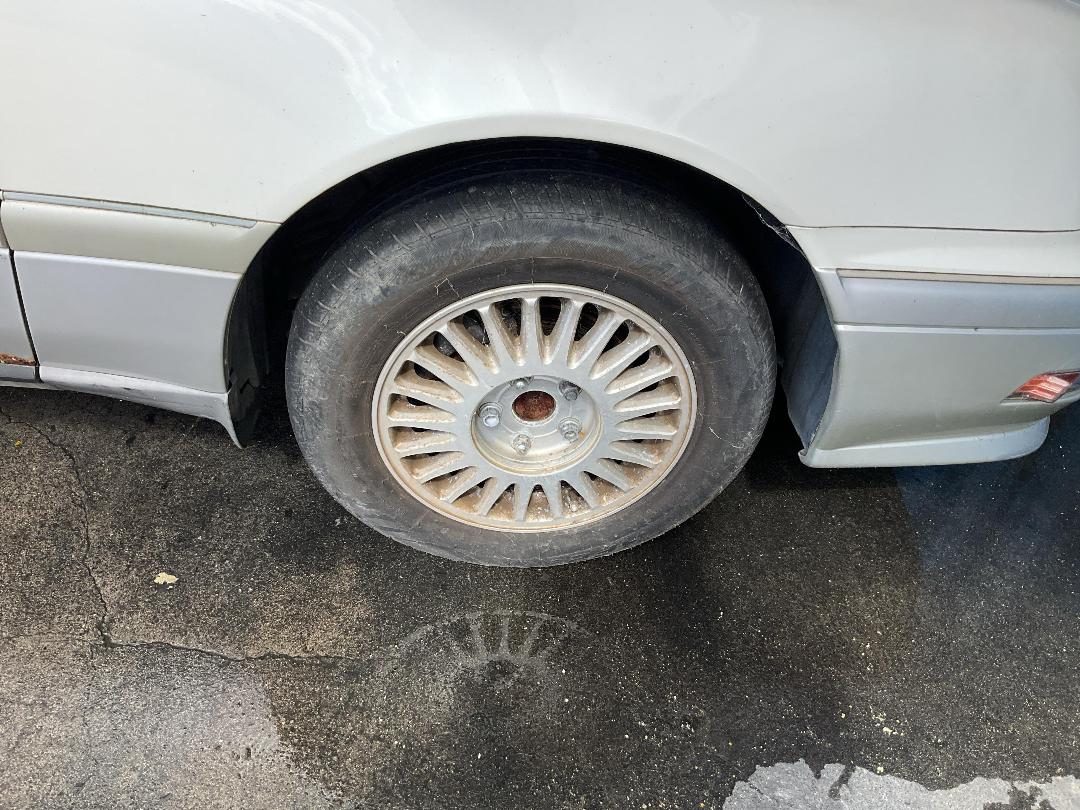 Photo '2' of Toyota Crown Royal Saloon