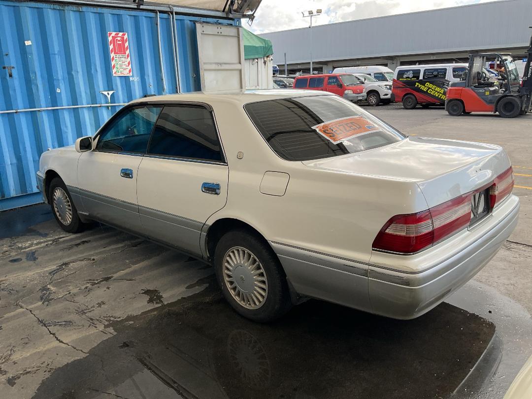 Photo '13' of Toyota Crown Royal Saloon