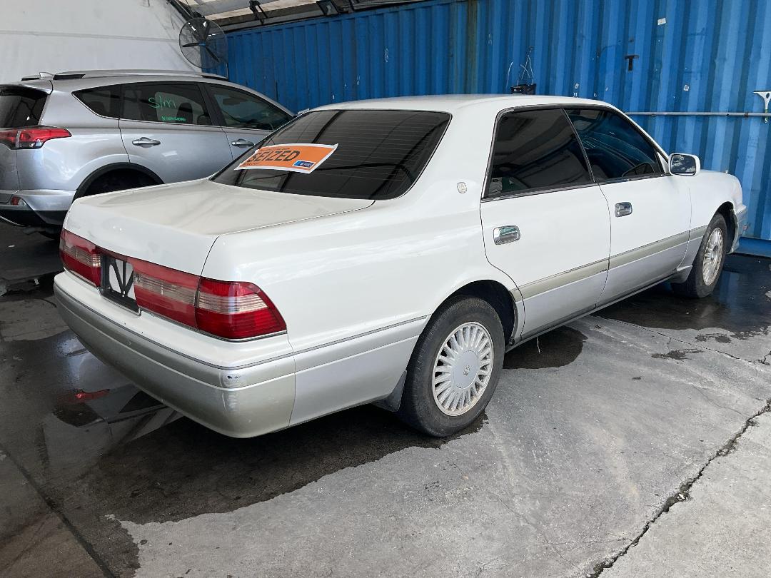 Photo '20' of Toyota Crown Royal Saloon