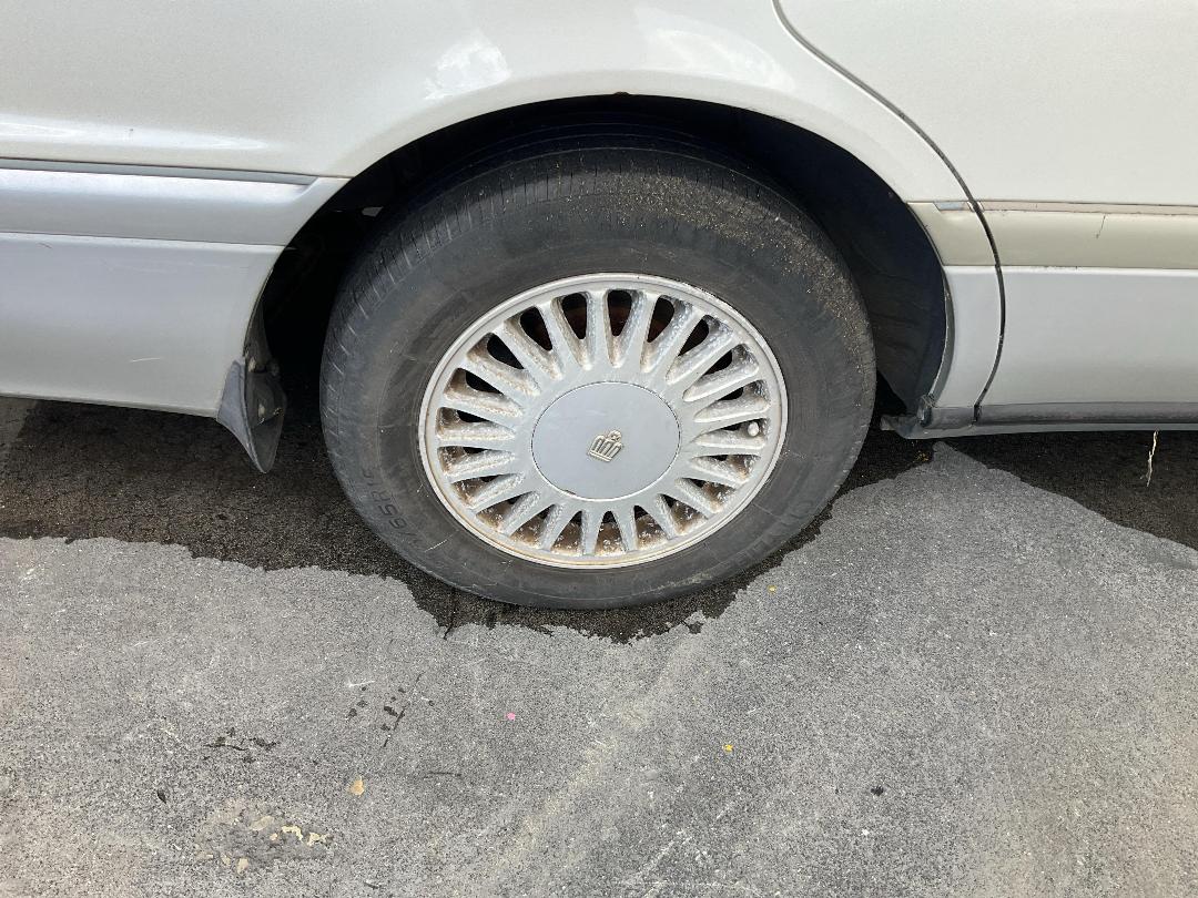 Photo '22' of Toyota Crown Royal Saloon