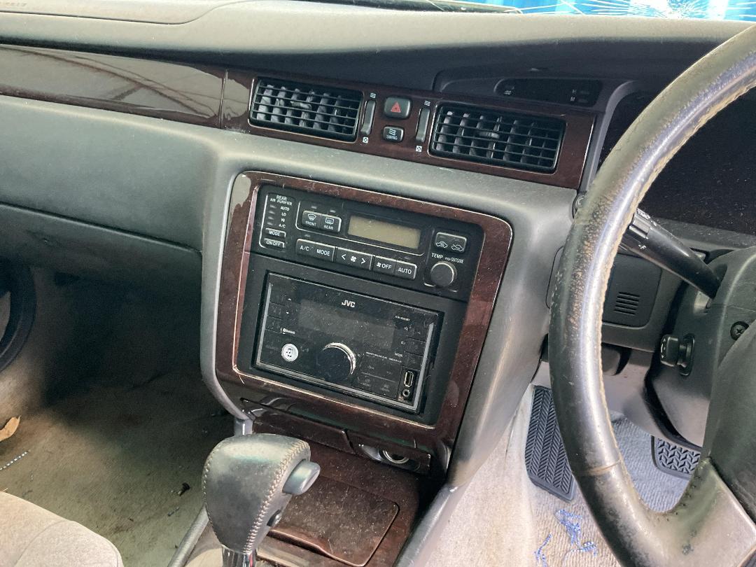 Photo '31' of Toyota Crown Royal Saloon