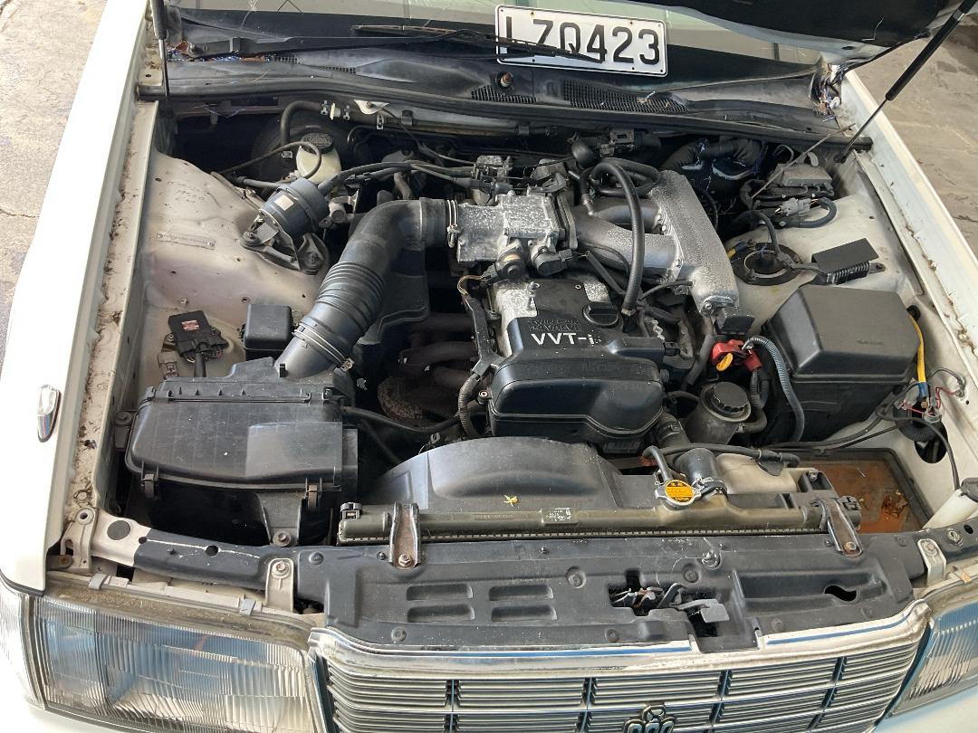 Photo '34' of Toyota Crown Royal Saloon