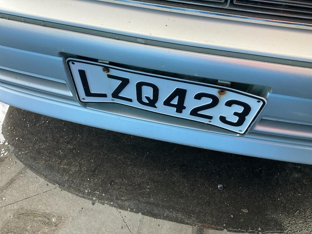 Photo '38' of Toyota Crown Royal Saloon