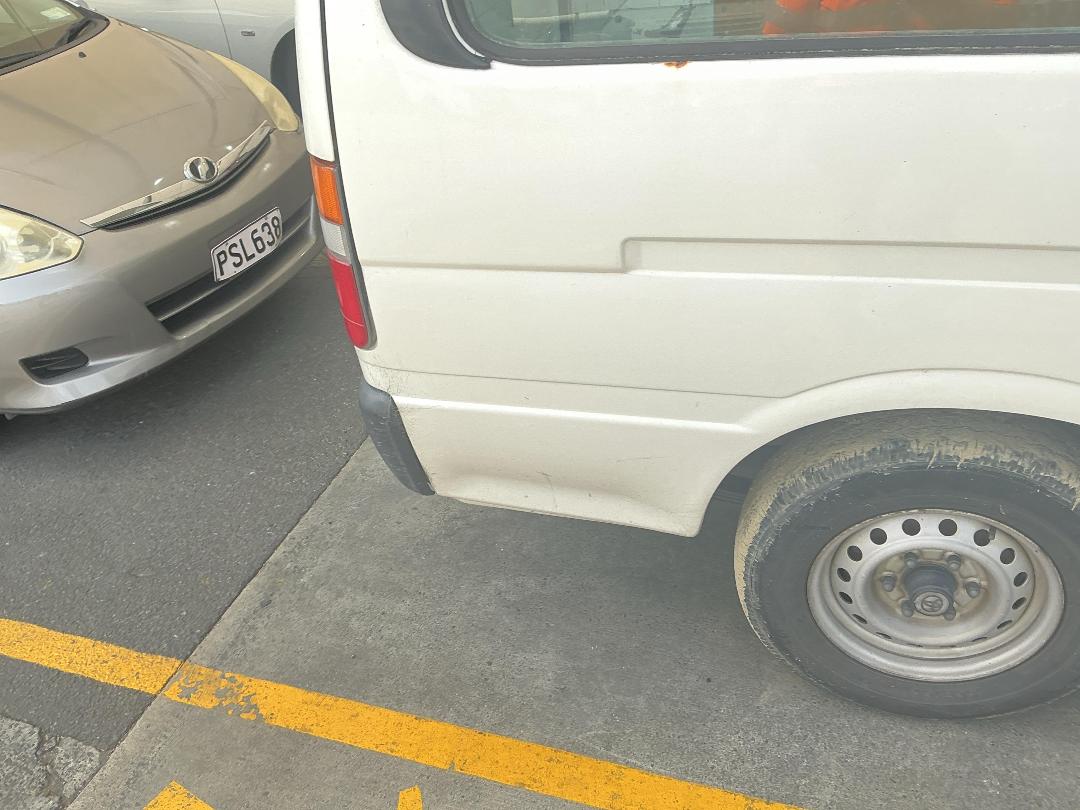 Photo '15' of Toyota Hiace Photo '15' of Toyota Hiace