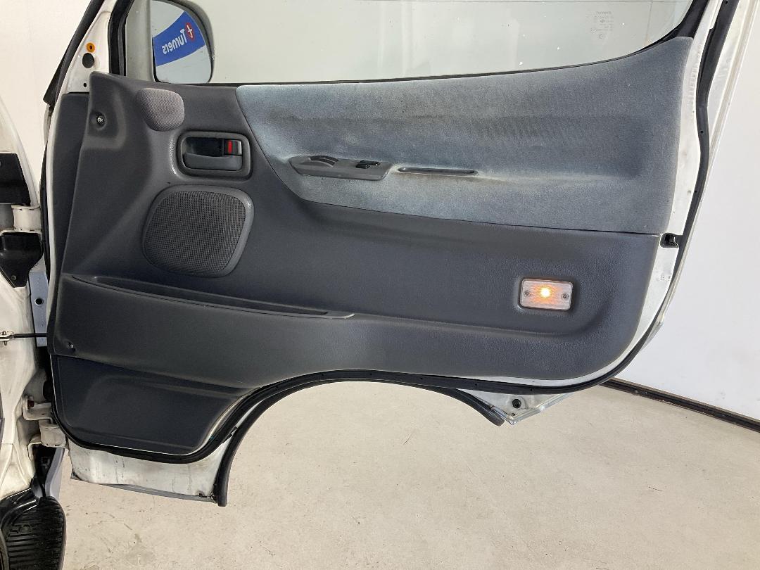 Photo '15' of Toyota Hiace Photo '15' of Toyota Hiace