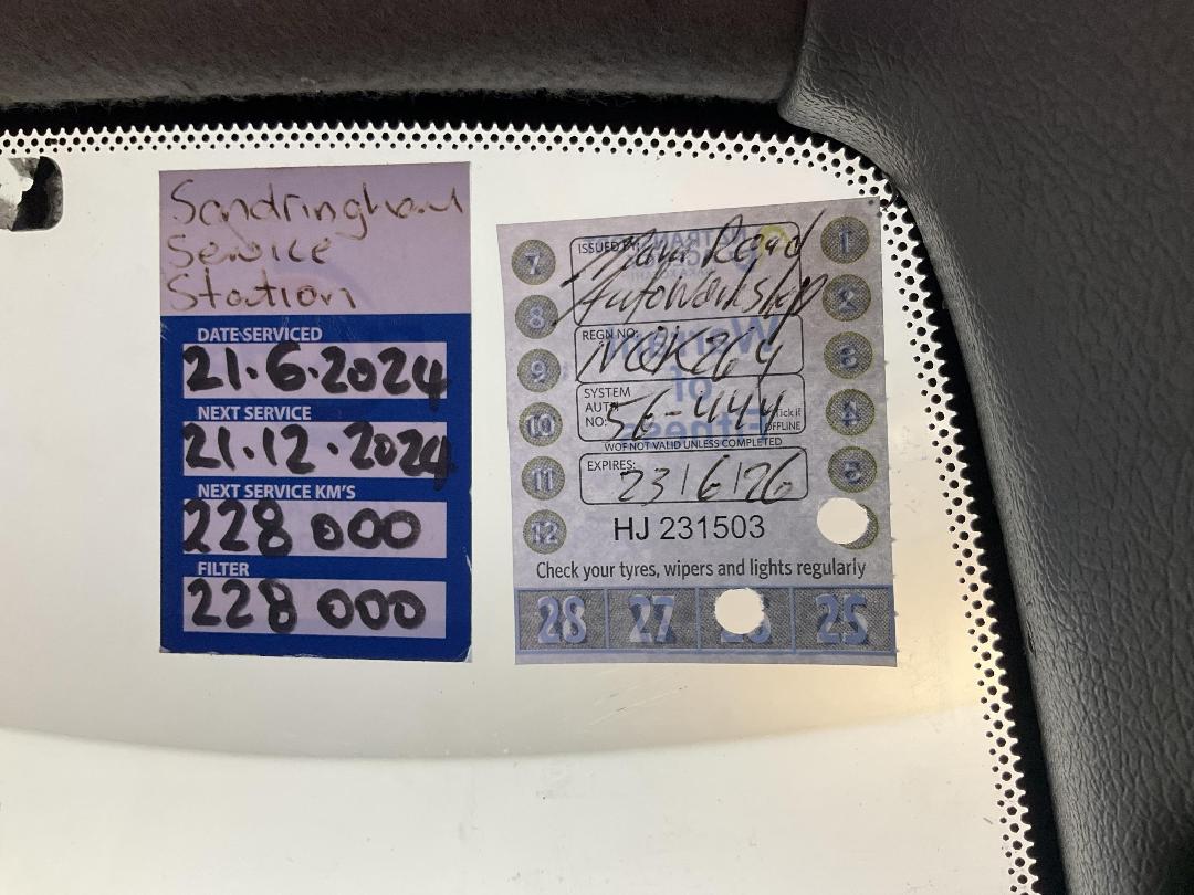 Photo '24' of Toyota Hiace Photo '24' of Toyota Hiace