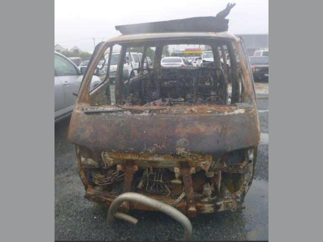 Photo '4' of Toyota Hiace Super Custom