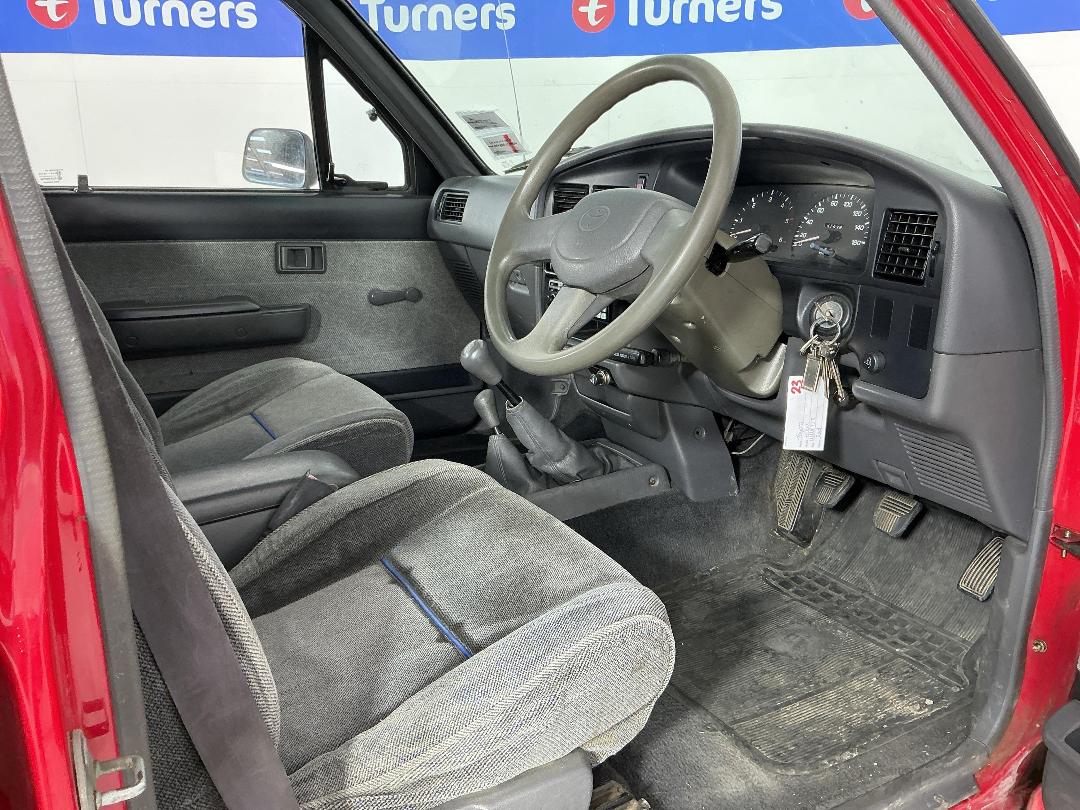 Photo '16' of Toyota Hilux Photo '16' of Toyota Hilux