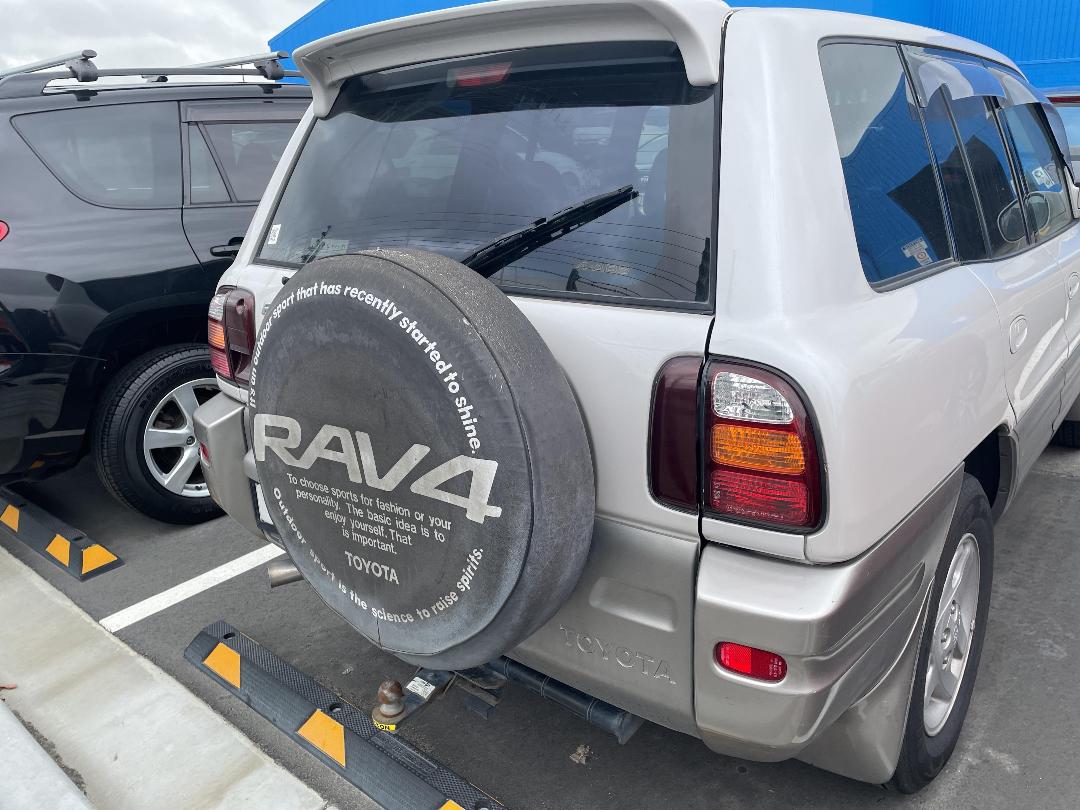 Photo '6' of Toyota Rav4