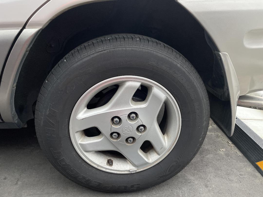 Photo '11' of Toyota Rav4