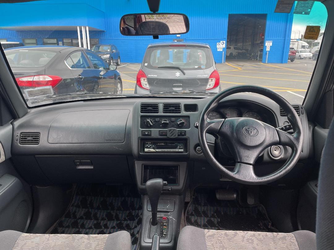 Photo '17' of Toyota Rav4