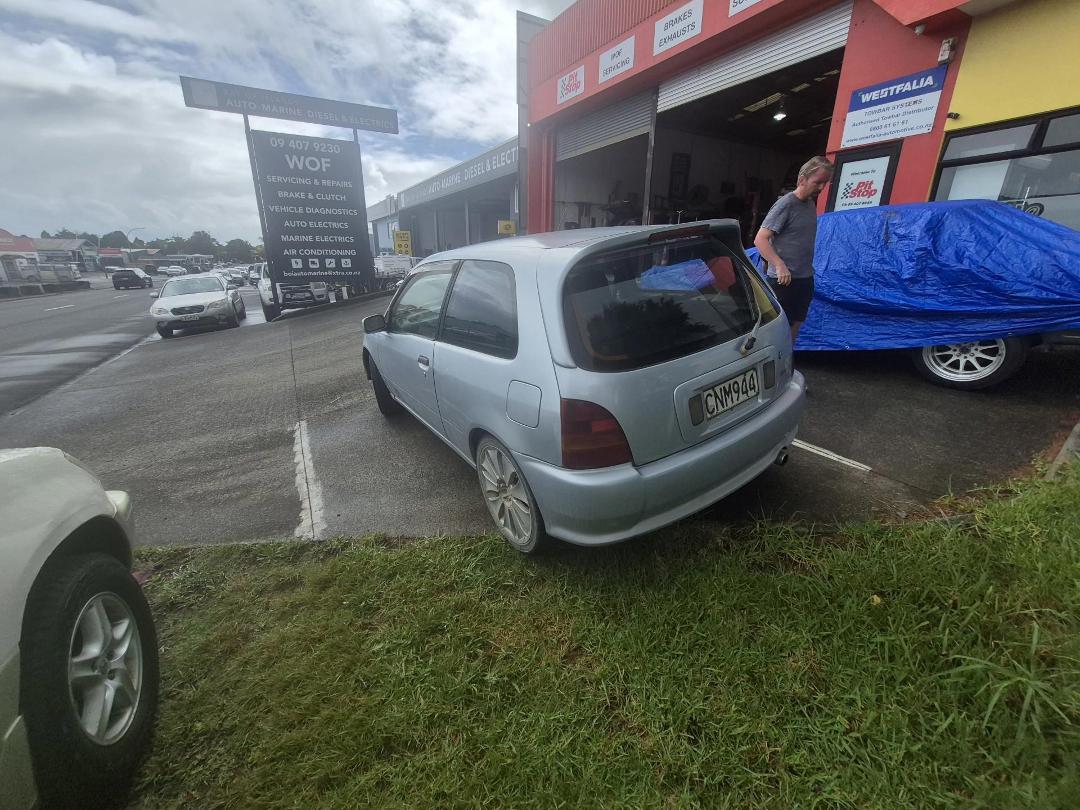 Photo '8' of Toyota Starlet Glanza S-Limited Photo '8' of Toyota Starlet Glanza S-Limited