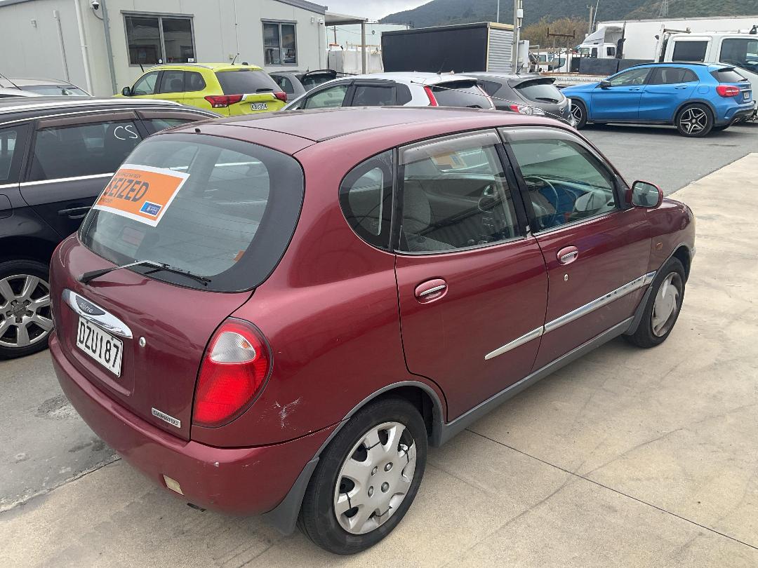 Photo '5' of Daihatsu Storia