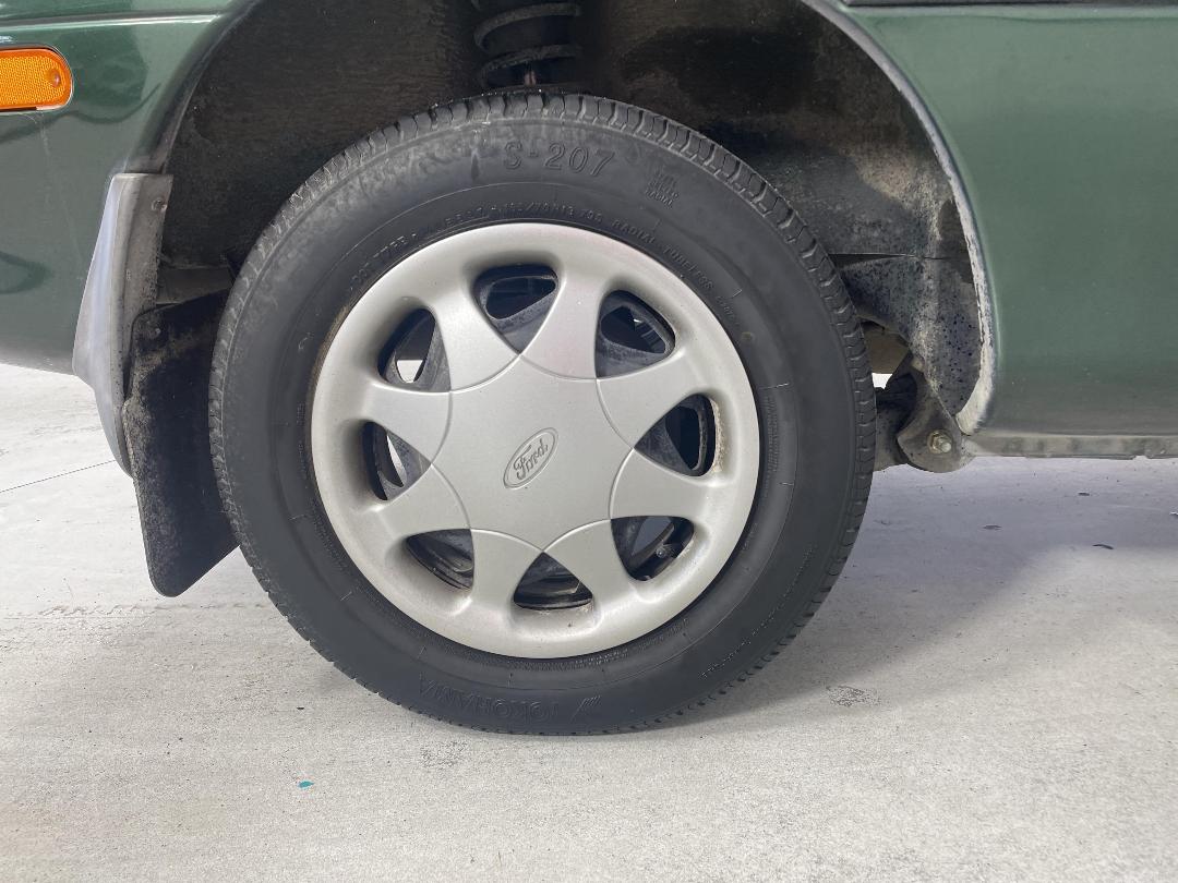 Photo '12' of Ford Festiva