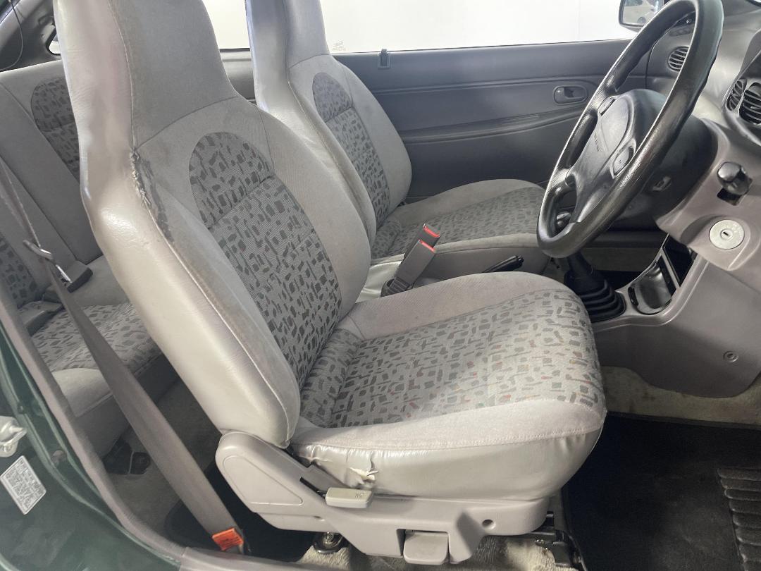 Photo '16' of Ford Festiva